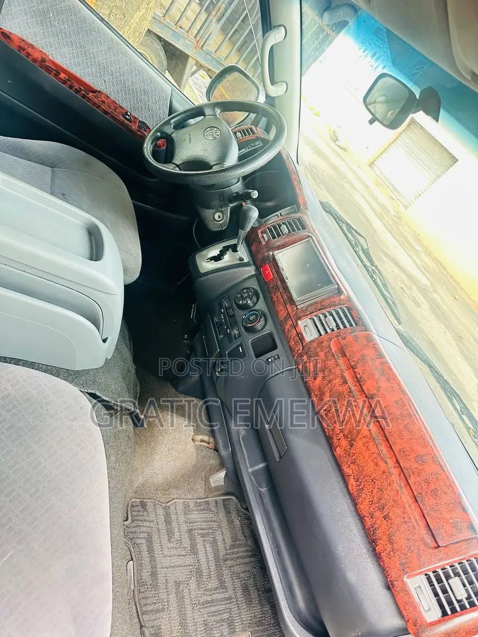 Toyota HiAce 2012 White