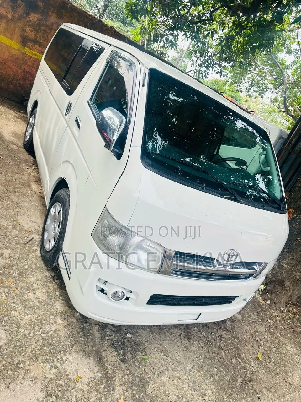 Toyota HiAce 2012 White