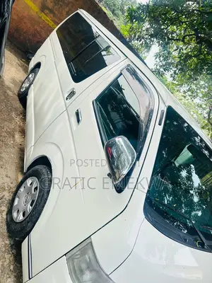 Toyota HiAce 2012 White