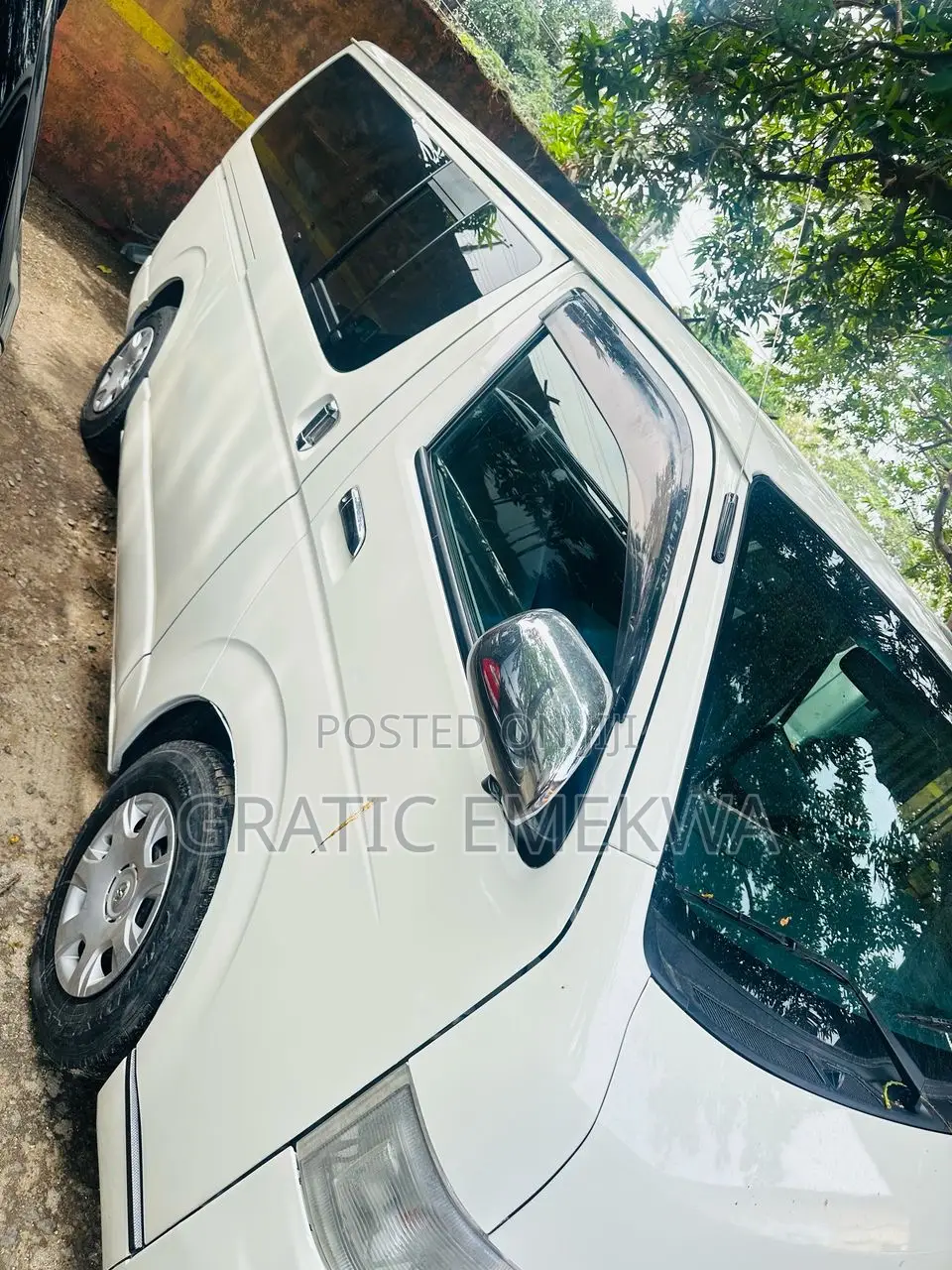 Toyota HiAce 2012 White