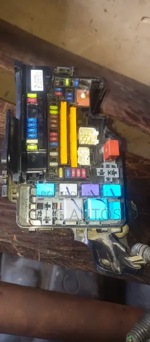 Complete Bonnet Fuse Box Toyota Venza