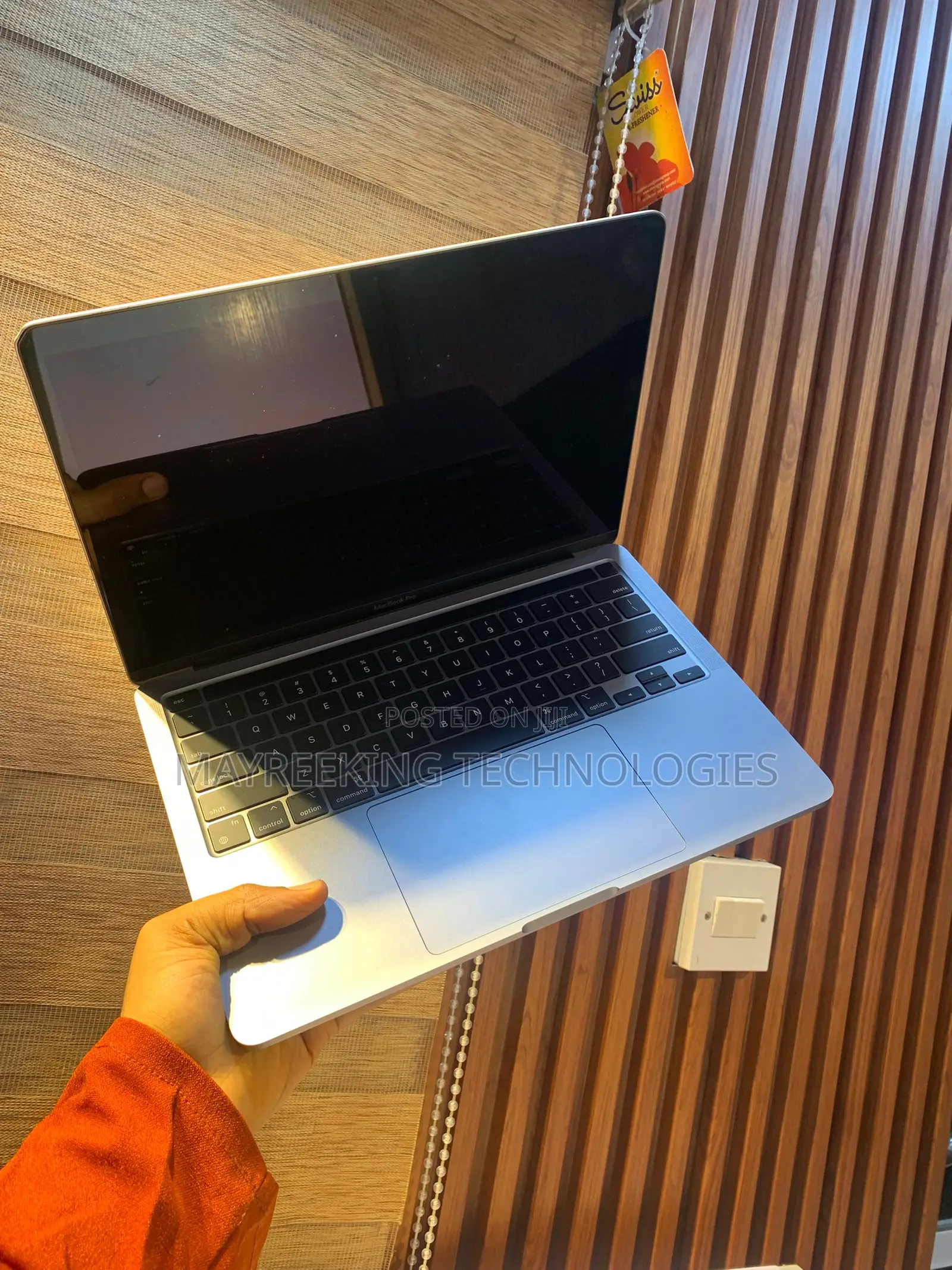 Laptop Apple MacBook Pro 2022 M2 8GB Apple M2 SSD 256GB