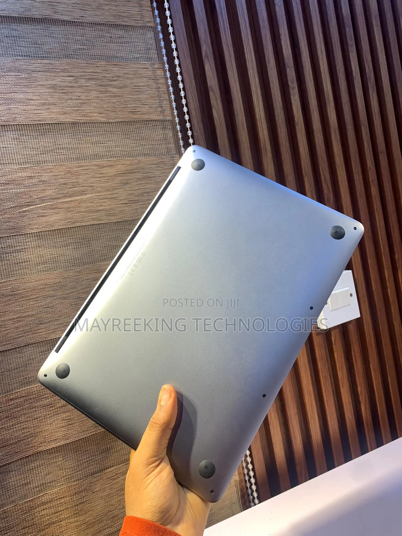 Laptop Apple MacBook Pro 2022 M2 8GB Apple M2 SSD 256GB