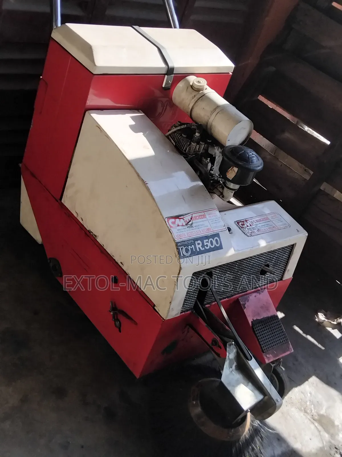 Foreign Used Petrol Floor Sweeper/Road Sweeper