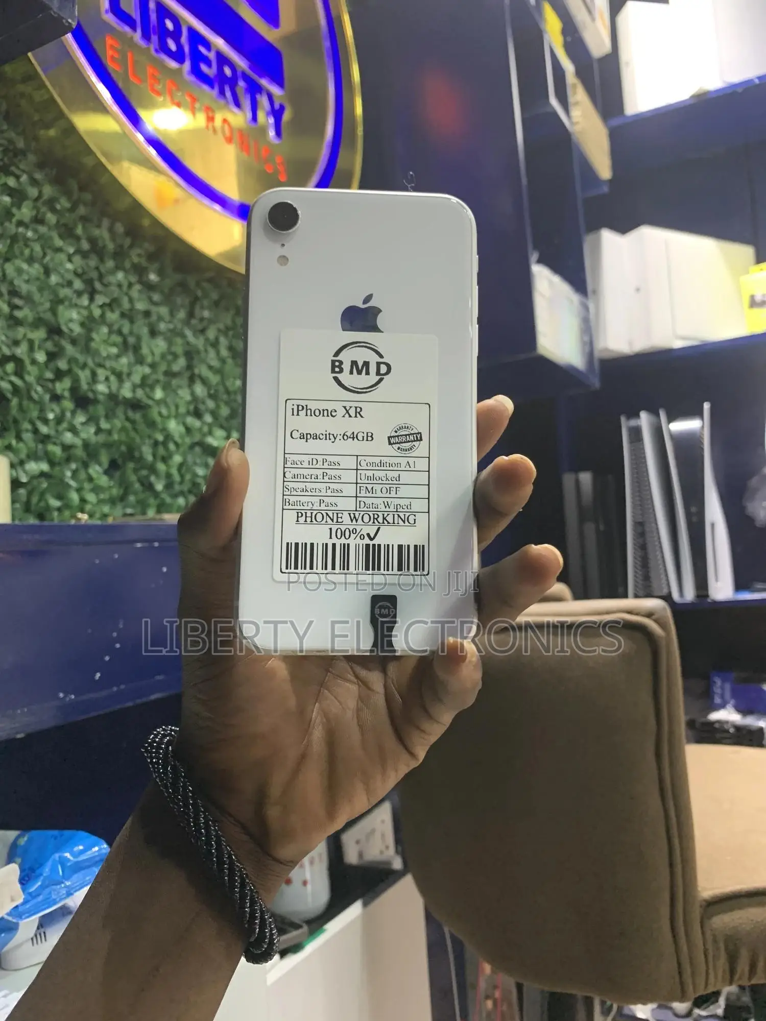 Apple iPhone XR 64 GB White