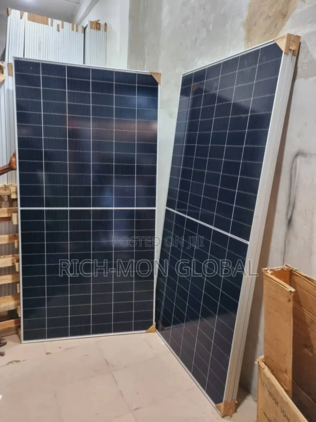 585w Jinko Solar Panel