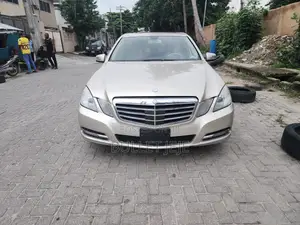 Mercedes-Benz E350 Base 4Matic Sedan AWD (3.5L 6cyl 7A) 2010 Gold
