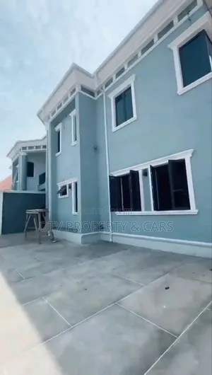 Furnished 5bdrm Duplex in Apo District for sale