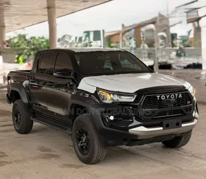 New Toyota Hilux 2025 Black