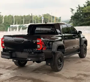 New Toyota Hilux 2025 Black