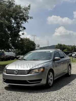 Volkswagen Passat S 4dr Sedan w/Navigation (2.5L 5cyl 6A) 2014 Beige