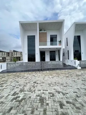 Furnished 5bdrm Duplex in Chevron for sale