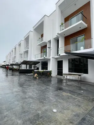 4bdrm Duplex in Chevron for sale