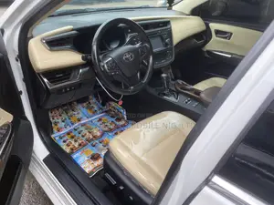 Toyota Avalon XLE FWDSedan (3.6L 6cyl 6A) 2016 White