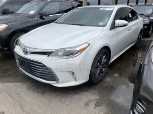 Toyota Avalon XLE FWDSedan (3.6L 6cyl 6A) 2016 White