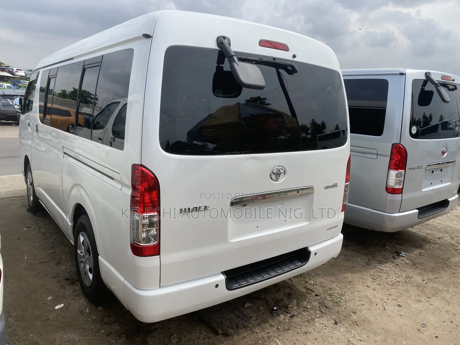 Toyota HiAce 2013 White