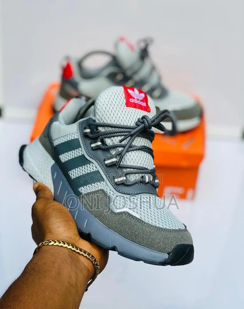 Adidas Sneakers