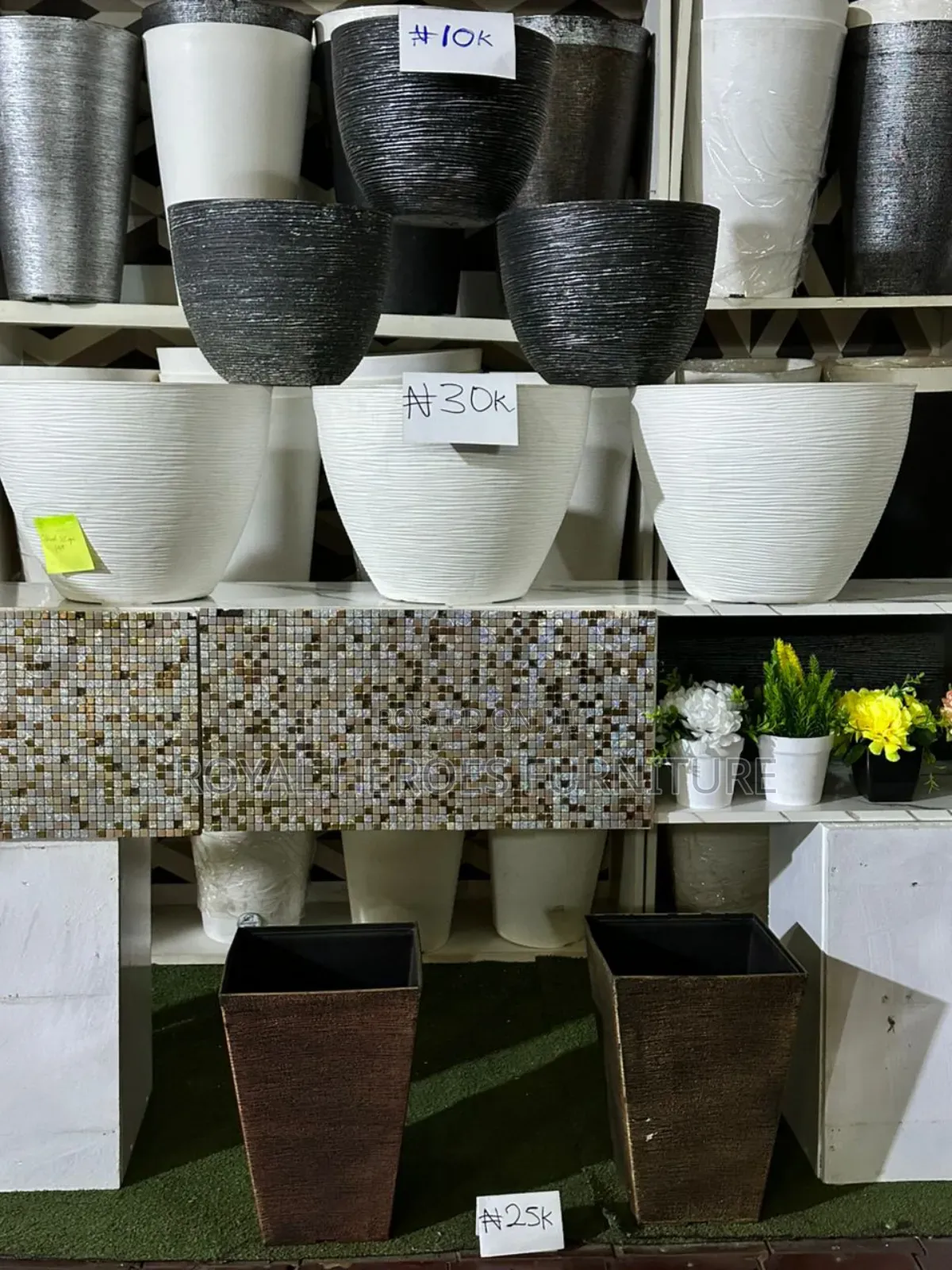 Round Planters