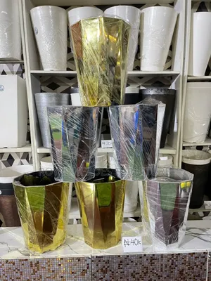 Round Glossy Pots