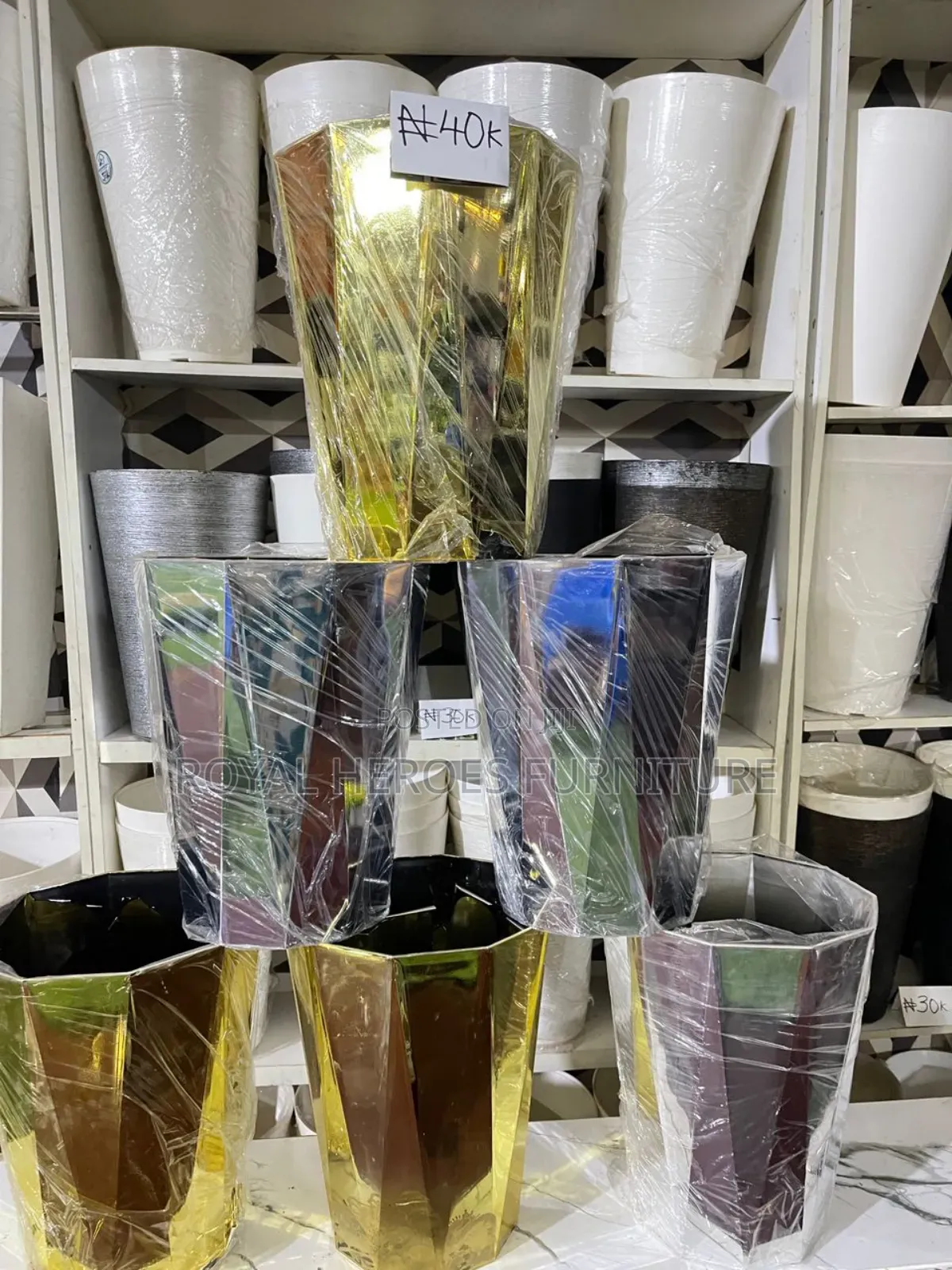 Round Glossy Pots