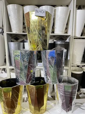 Round Glossy Pots