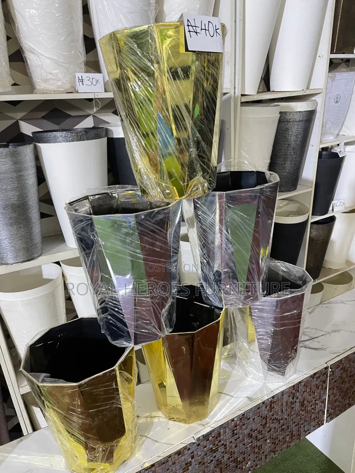 Round Glossy Pots