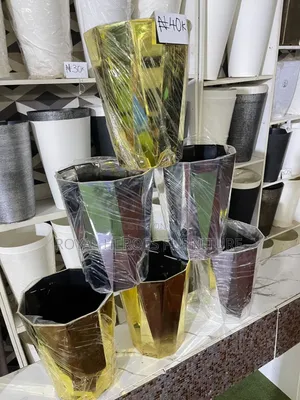 Round Glossy Pots