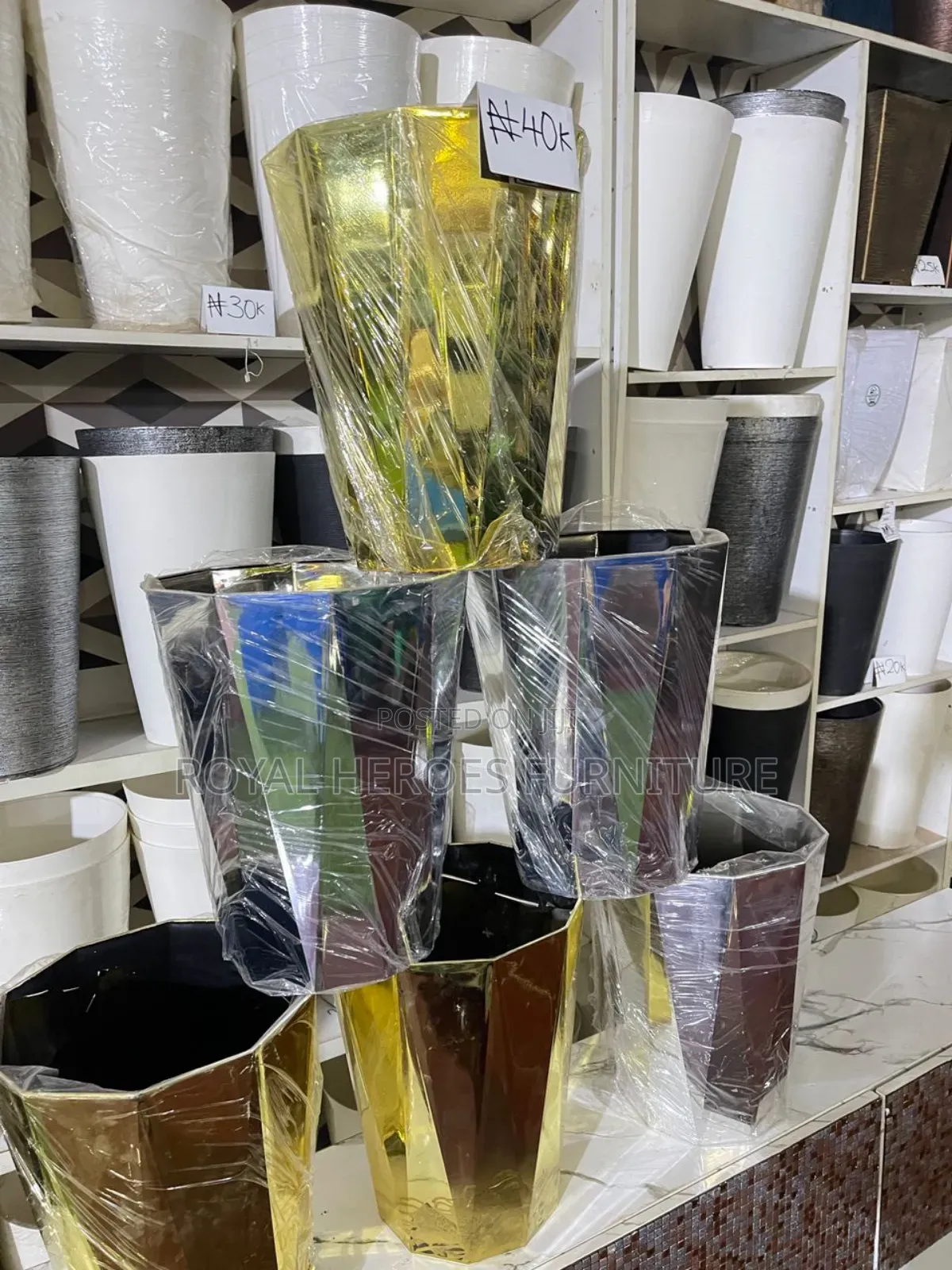 Round Glossy Pots