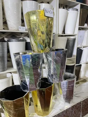 Round Glossy Pots