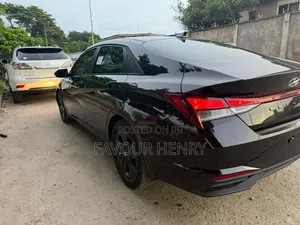 Hyundai Elantra HEV 2022 Black