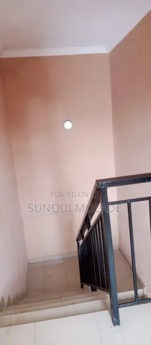 3bdrm Apartment in Off Adebowale, Ojodu for rent