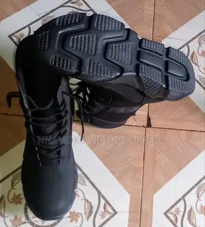 High-top Athletic Footwear