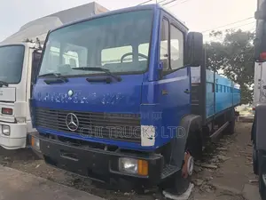 Mercedes Benz 814 German Truck 25ft Length