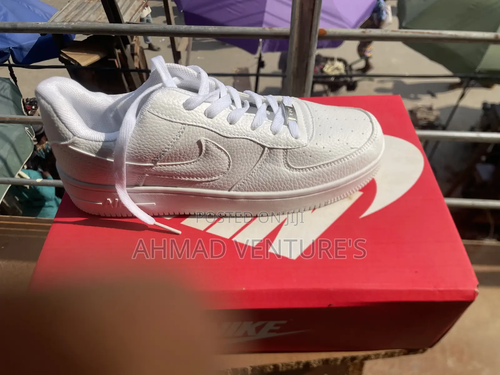 Sneakers (Nike)
