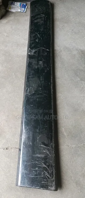 Toyota Venza Door Padded Front Right 2012 Model