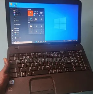 Laptop Toshiba 8GB Intel HDD+SSD 320GB