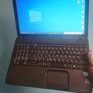 Laptop Toshiba 8GB Intel HDD+SSD 320GB