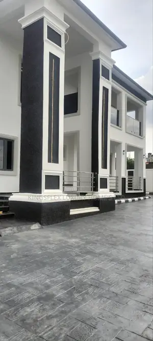 5bdrm Duplex in Dakwo District for sale