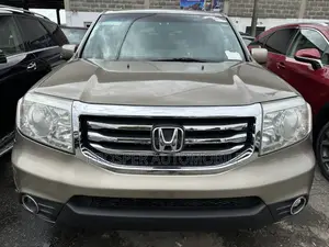 Honda Pilot Touring w/RES/Navi FWD (3.5L 6cyl 5A) 2011 Gold