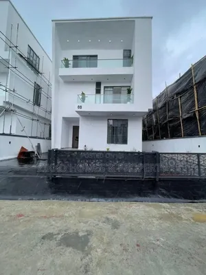 5bdrm Duplex in Chevron Drive, Lekki for sale