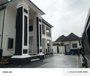 5bdrm Duplex in Dakwo District for sale