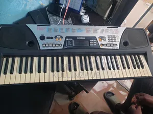Neatly Used Yamaha Psr-175 Piano Keyboard
