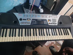 Neatly Used Yamaha Psr-175 Piano Keyboard