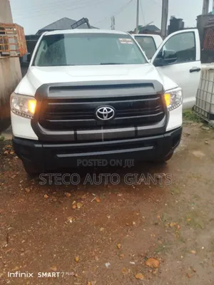 Toyota Tundra Limited 5.7L V8 4x2 Double Cab 6.6 ft. box 145.7 in. WB