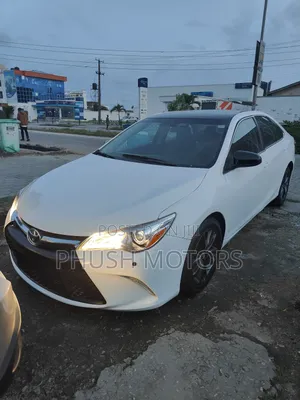 Toyota Camry SE w/Special Edition Pkg (2.5L 4cyl 6A) 2016 White