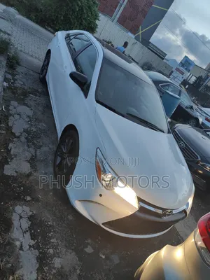 Toyota Camry SE w/Special Edition Pkg (2.5L 4cyl 6A) 2016 White
