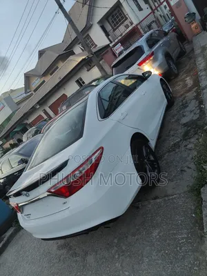 Toyota Camry SE w/Special Edition Pkg (2.5L 4cyl 6A) 2016 White