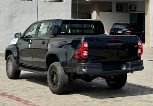 New Toyota Hilux 2024 Black