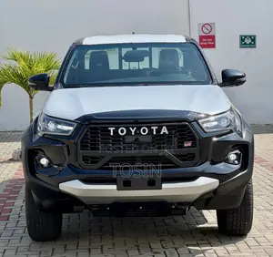 New Toyota Hilux 2024 Black