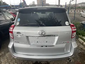 Toyota RAV4 2011 Silver
